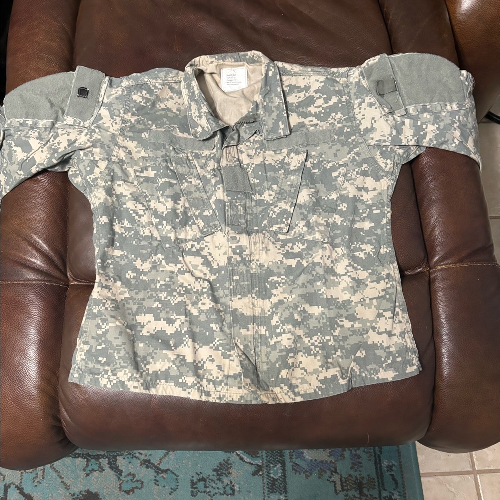 Military fatigue shirt size Small X-Short